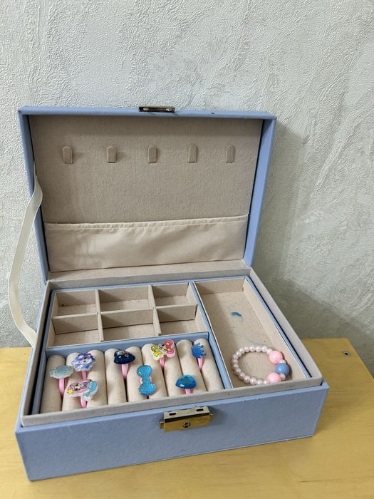 Продам детскую шкатулку с украшениями