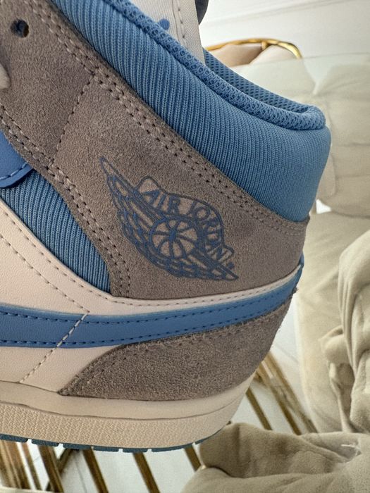 Air Jordan 1 Mid University Blue Grey