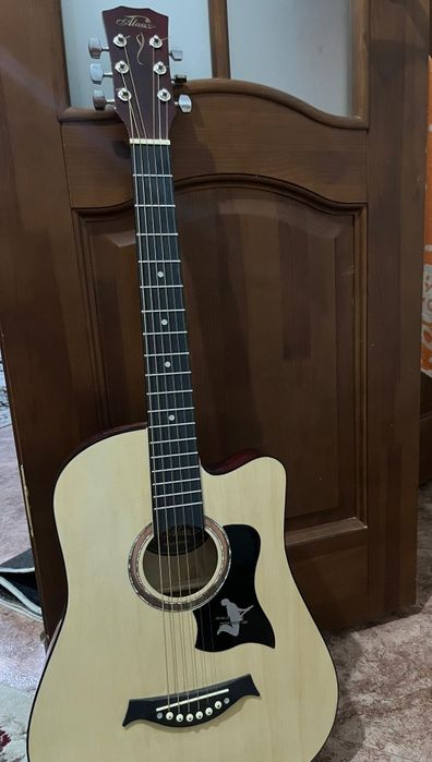 продаётся гитара акустическая