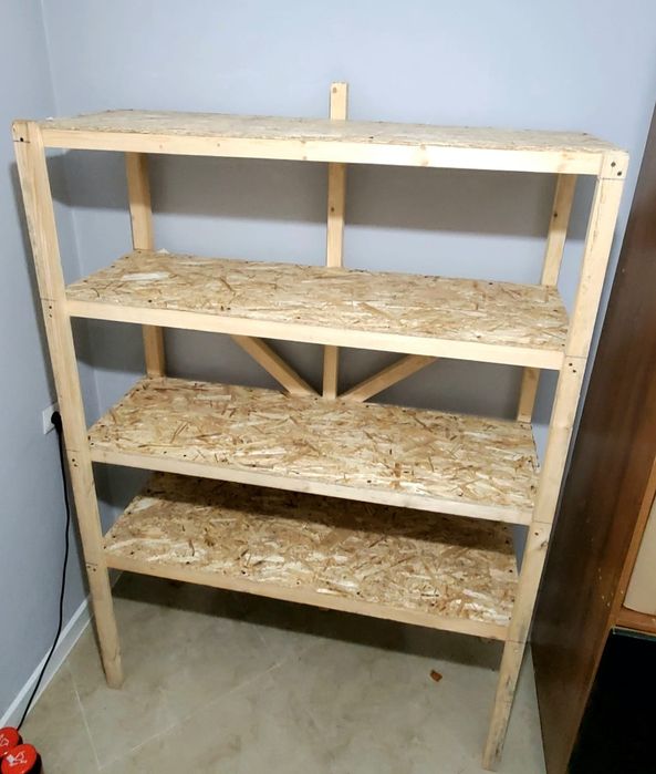 Деревянные полки