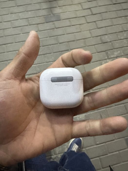 Продам AirPods 4