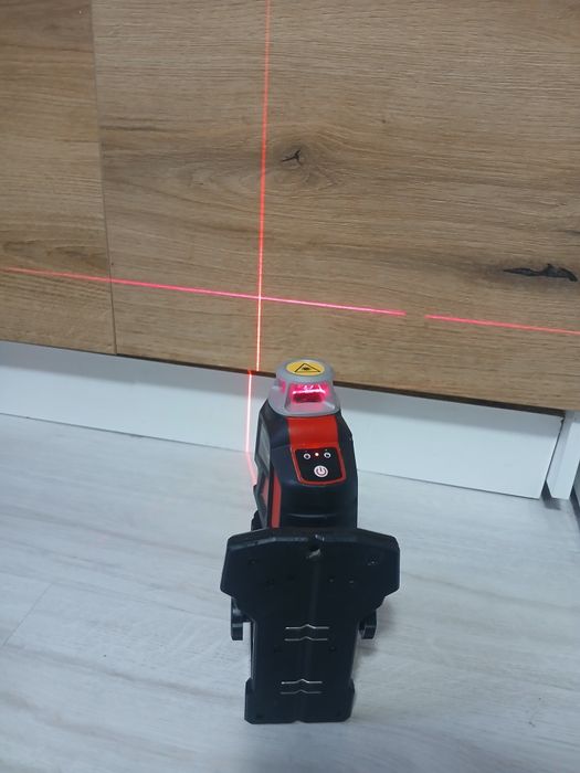 Лазерен нивелир на енхел много добро състояние