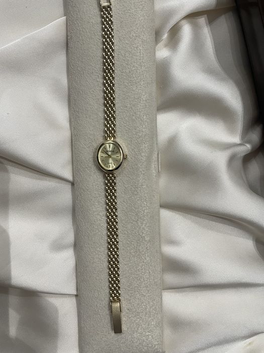 Золотые часы женские