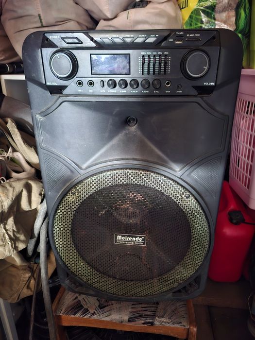 Колонка, караоке.