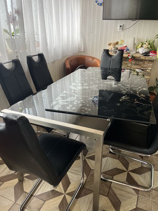 Vând masă+ 6 scaune