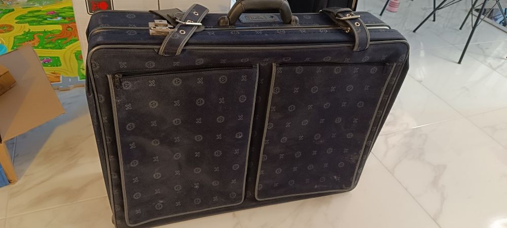 Куфар със странична дръжка