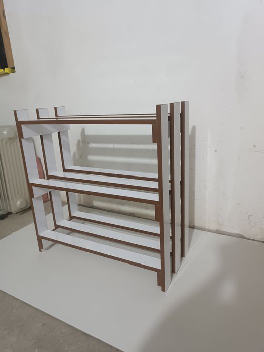 Oyoq kiyim qoʻyadigan.