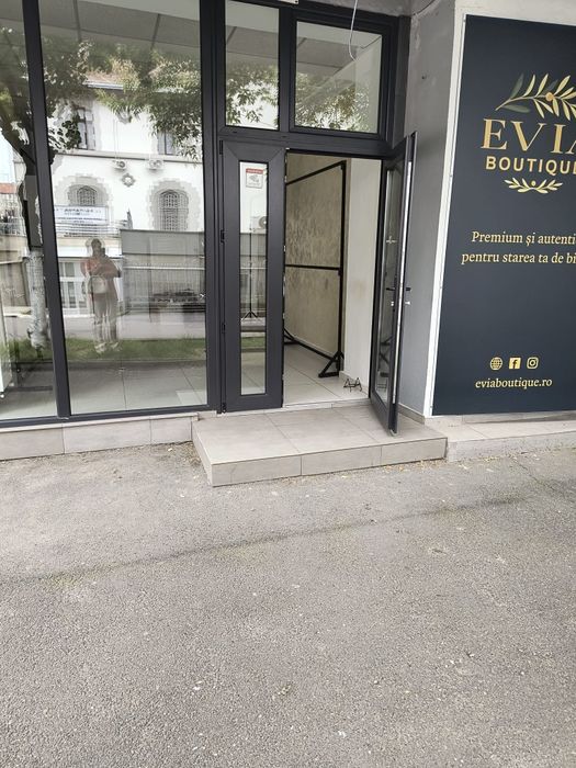 Închiriez spațiu central