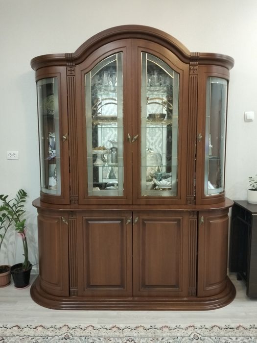 Продам сервант в хорошем состоянии