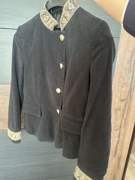 Сако Zara с ръчни орнаменти