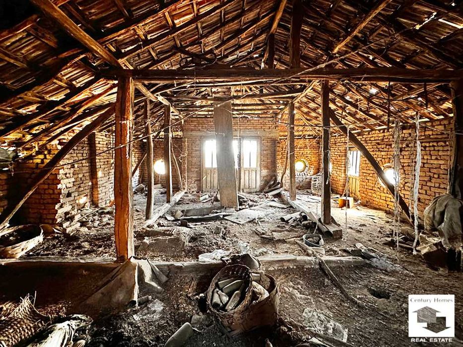 140314 Триетажна къща с 6 спални, гараж и голям двор в с. Караисен