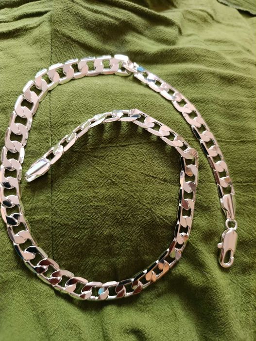 Различни 12 модели!Цена 95/175 лв. Масивен,нов сребърен ланец в кутия.