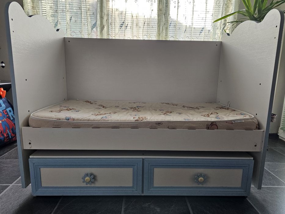 Детско легло с люлееща функция