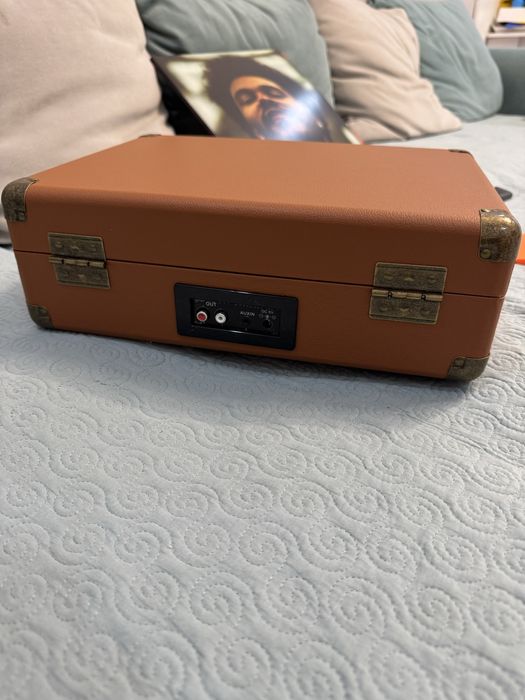 Продается виниловый проигрыватель