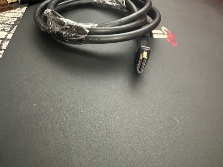 Продавам PlayStation 4PRO + един джойстик