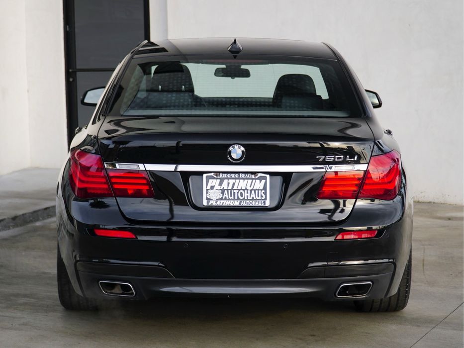 Bmw 750 M long на части