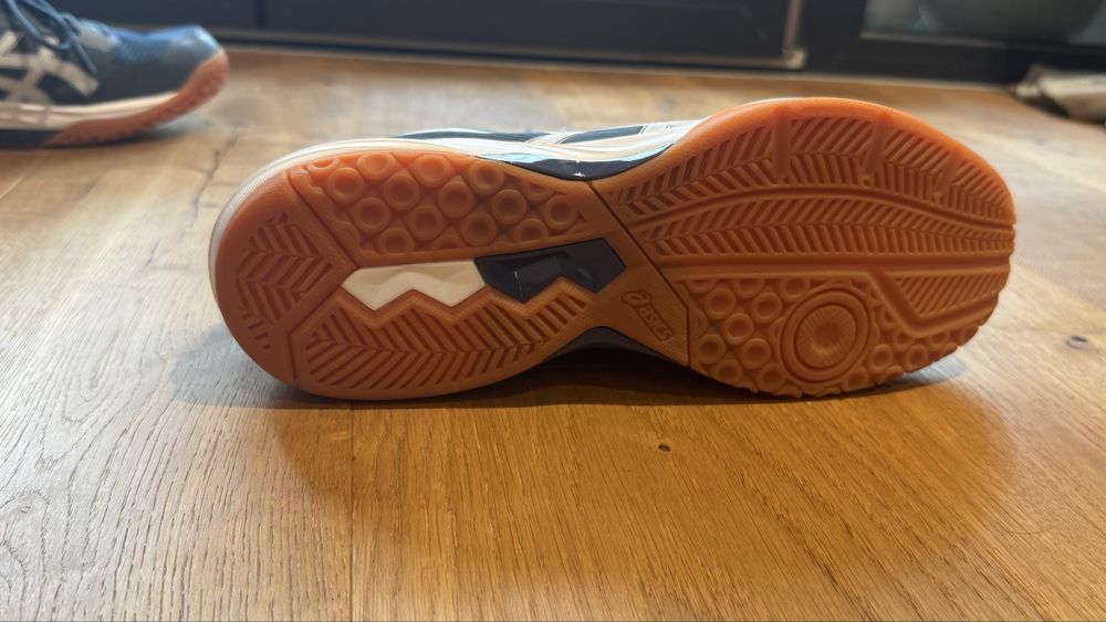 ASICS спортни обувки №46 чисто нови