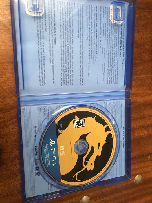 Продам игры на ps4 UFS и mortal kombat