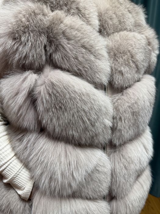 Vesta blana, stare foarte buna