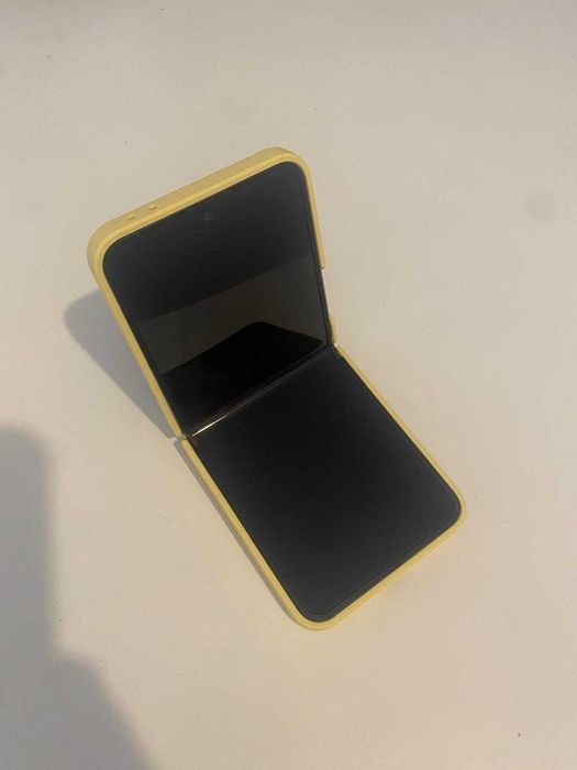 Telefon mobil Samsung Galaxy Z Flip6, 12GB RAM, 256GB