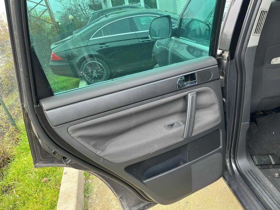 Volkswagen Touareg 2007 г., 2.5 TDI R5, фейслифт 174 к. с