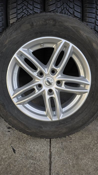 4 jante Nissan cu anvelope iarna 215/65/16
