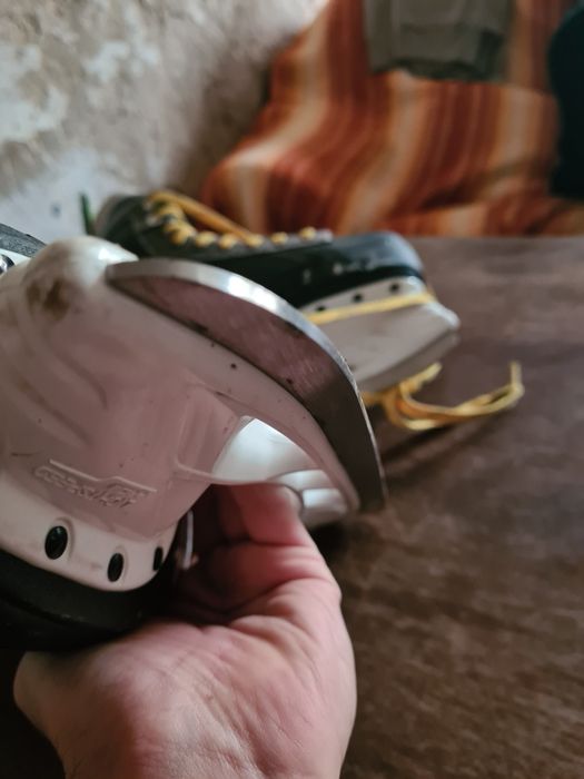 Продам коньки Bauer