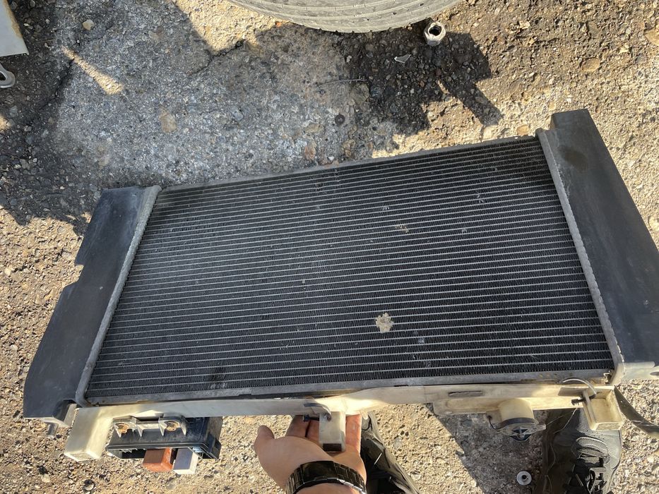 Радиатор и перка за охлаждане за toyota avensis 1.8 i