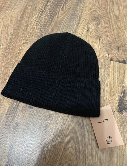 Caciula Miu noua cu eticheta