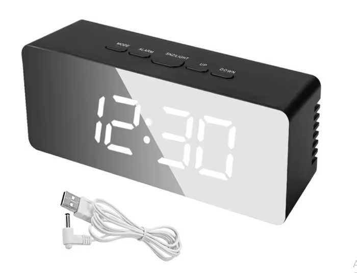 Настолен огледален LED часовник