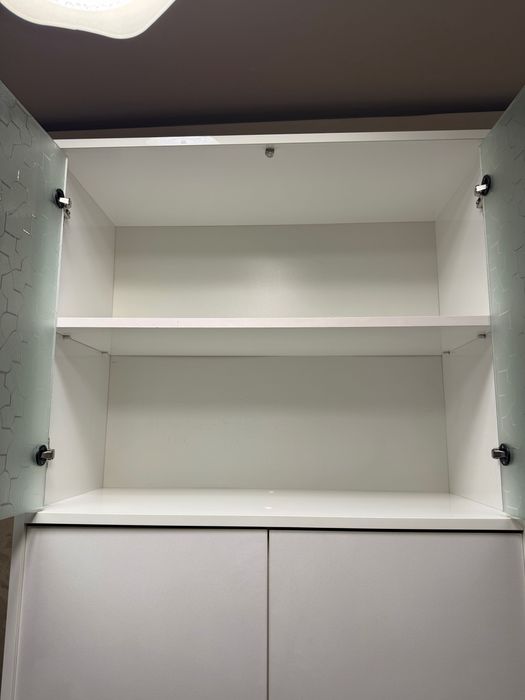 Продается шкаф из МДФ с акриловым покрытием в идеальном состоянии