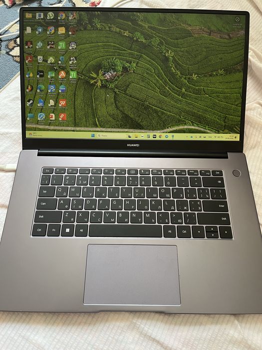 Huawei MateBook D 15 — i5 / 16 ГБ / 512 ГБ SSD
