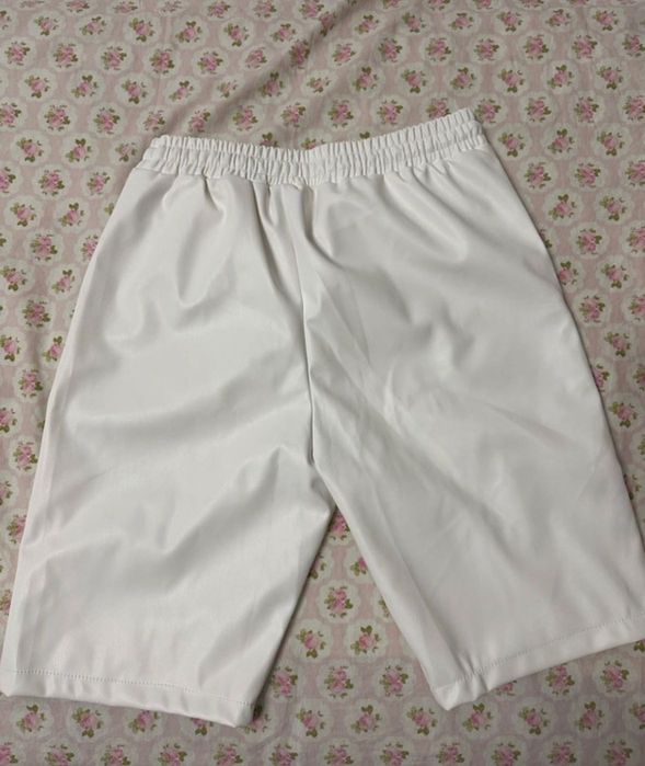 Pantaloni scurti piele