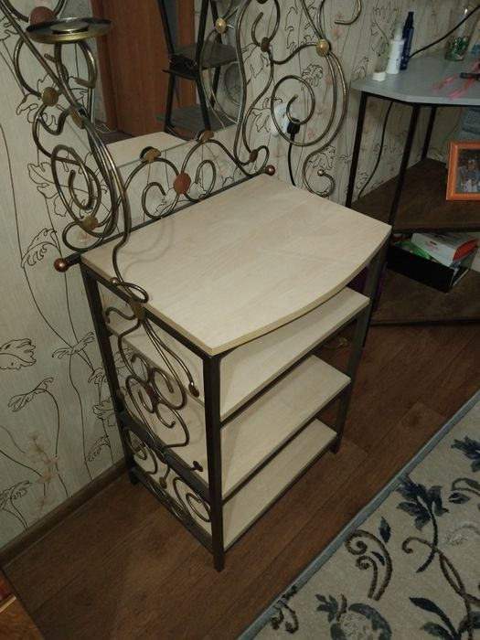 Дамский столик!Ручная работа.