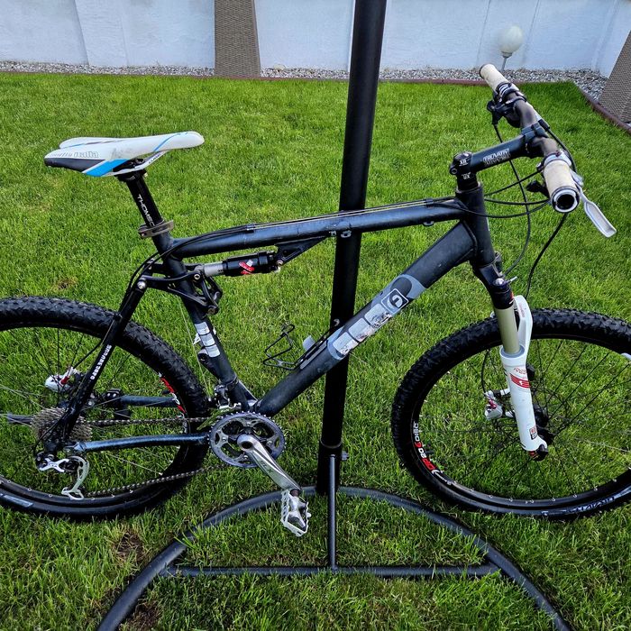 Bicicleta MTB FullSuspensie~frane disc hidraulice~XT Deore~Furca Rock AER~Halowtech SLX