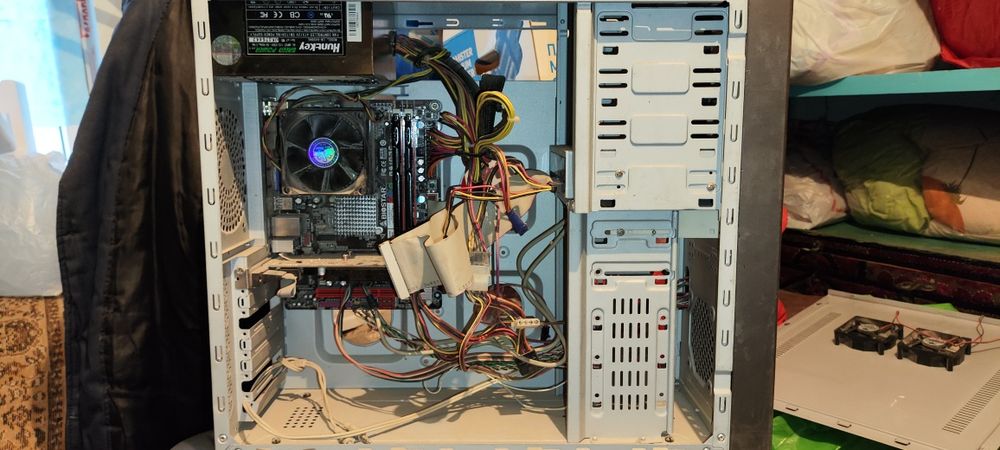 Комплектующие для компьютера (ПК).