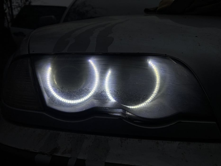 Vând Faruri Bi-xenon cu angel eyes