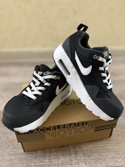 кроссовки детские новые Nike
