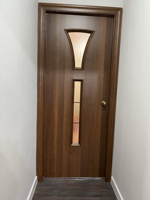 Двери б/у межкомнатные