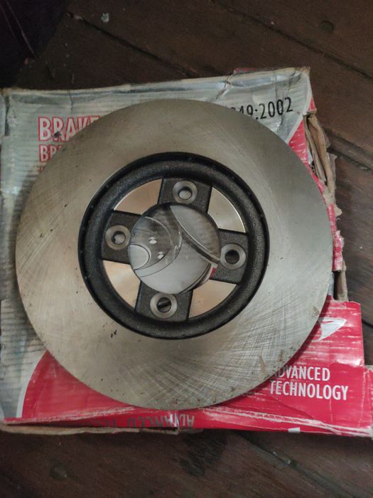 Мазда 323 старушка.тормозные диски.