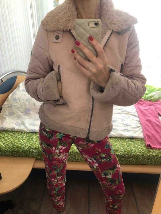страхотно бледорозово яке