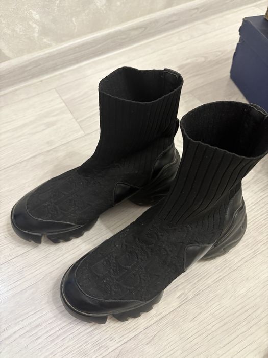 Кроссовки от диор