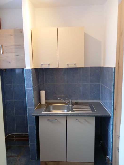 PROPRIETAR vând garsonieră-Reghin str.Salcamilor