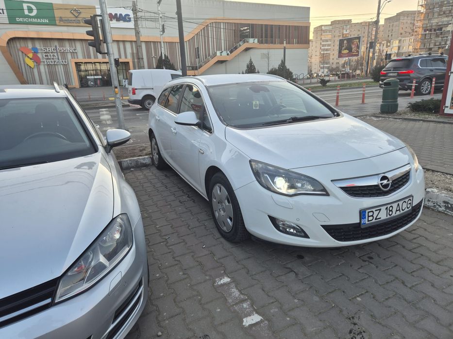 Opel astra J 1.7 cdti sports tourer 2012 FACE-LIFT