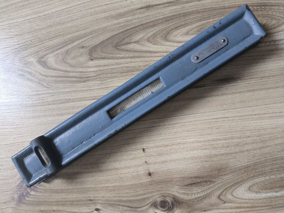 Два машини силно чувствителни нивелира с голяма точност