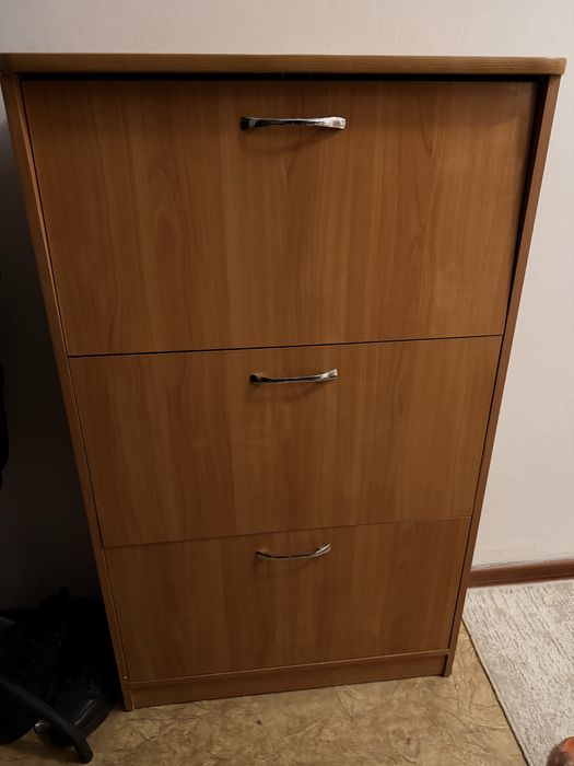 Продам обувницу б/у