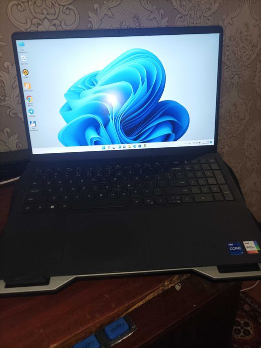 DELL Vostro 3530