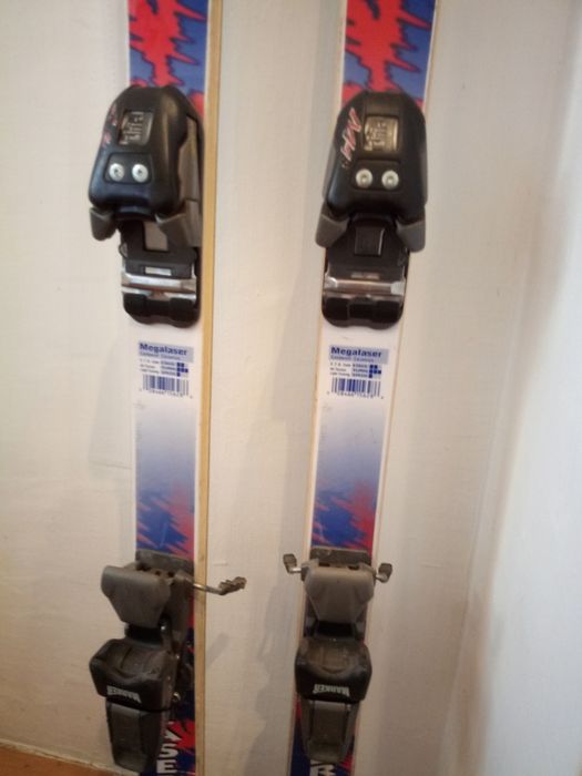 Vând schiuri  cu legături pt adulti TYROLIA Mega Laser