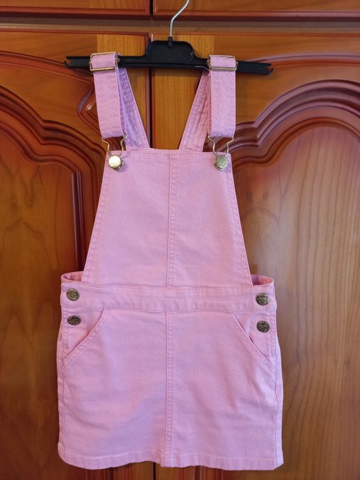 Vând 5 rochițe 4_6 ani _40 lei fiecare.