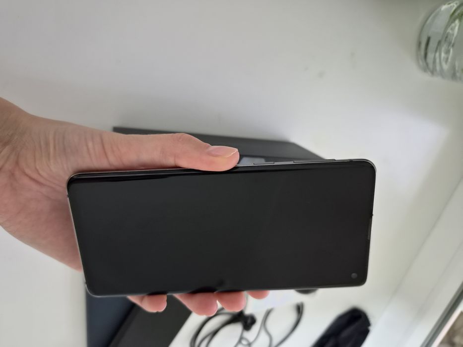 Смартфон Samsung Galaxy S10
